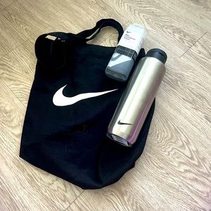 Nike 32 Ounce Stainless Steel Water Bottle & Tote